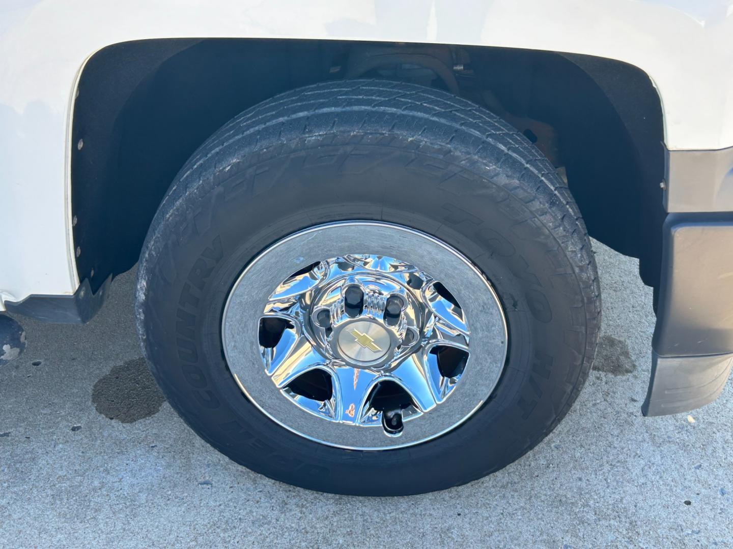 2015 White /Gray Chevrolet Silverado 1500 Work Truck Double Cab 2WD (1GCRCPEC1FZ) with an 5.3L V8 OHV 16V engine, 6-Speed Automatic transmission, located at 17760 Hwy 62, Morris, OK, 74445, (918) 733-4887, 35.609104, -95.877060 - 2015 CHEVY SILVERADO HAS THE 5.3L V8 AND IS RWD. IT FEATURES A KEYLESS ENTRY REMOTE, POWER WINDOWS, POWER MIRRORS, POWER LOCKS, AM/FM STEREO, PANDORA RADIO, AUX PORT, USB PORT, TRACTION CONTROL, CRUISE CONTROL, BACK UP CAMERA, BED COVER, BED LINER, AND HITCH. IT RUNS ON CNG (COMPRESSED NATURAL GAS) - Photo#24